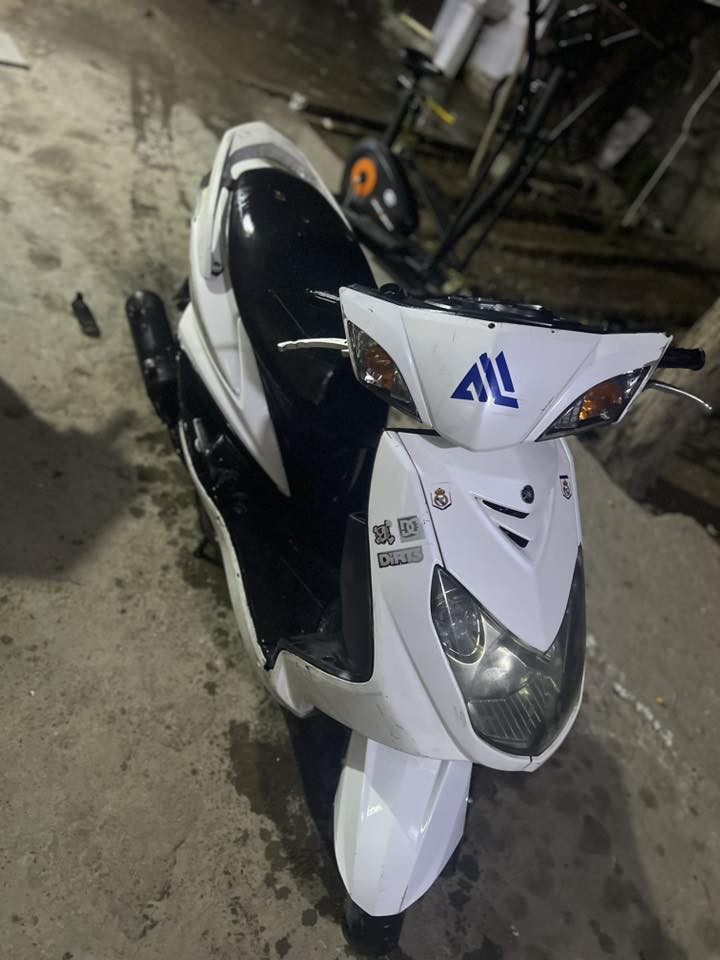 سلام عليكم سكنس فحل للبيع دراجه بلادي نضيفه مثل ما واضح مكينه ما مفتوحه مكان بغداد الحسينيه مال راشديه السعر 👈🏻600 وبيهه مجال ***********
