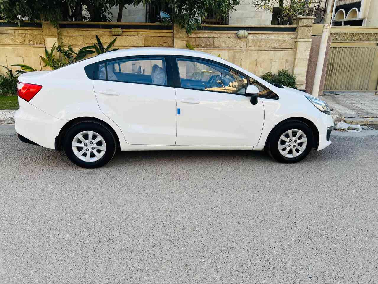 يا الله 
السلام عليكم 
كيا ريو موديل 2017 خليجي 
ماشيه 140 
بيه صبغ بس دوسه 
بدون دواخل 
مكينه 1600 بشرط ما مفتوح 
مواصفات معروفه 
تحكمات كامله
 حساس خلفي 
السعر  107
الشراي يتصل *********** 
عنوان بغداد غزاليه بغداد, العراق
