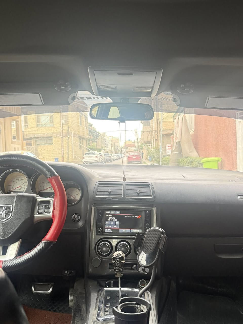 السلام عليكم
للبيع فقط 

جالنجر 2011  V6  3600cc

رقم بغداد الجديد باسمي 

سنويه لحد 2030  هزه شهر 10/2026

وارد كندي قطعتين بدون ايرباك 

مواصفات 

بصمه ،، دخول ذكي ،، شاشة ،، كشنات جلد 

عليها مكينه مال 2018 جديده 

كير بي صوت بولبرن 

صدر خلفي امامي نص عمر 

بيها داينموا ،، راديتر ،، فلنجات امامي خلفي مال كصه 
ويل نجمه خسفه قويه حجم 20 

عليها عدسات زرع 300 $

السعر 8500 $  (( 85 ورقه )) بيها مجال قليل 

السياره عندي 4 سنين خير من الله 

مكاني بغداد 

***********
