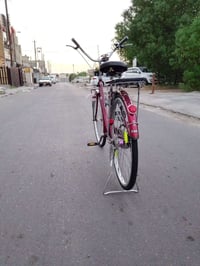 عندي بايسكل بناتي موديل 2014 مكفول شخط مابي الويل خلفي وامامي موس تاير...