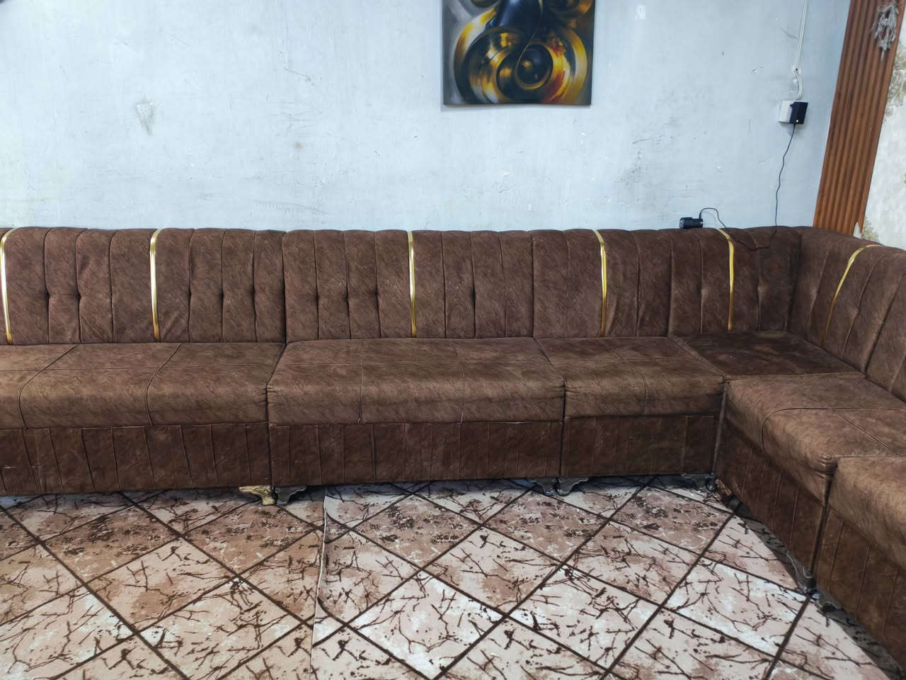 ديوان 14 مقعد تسكام بلوك اسود حيل نضيف مابي اي ضرر السعر 300 العنوان الكاضميه يوجد توصيل بكروه ***********
