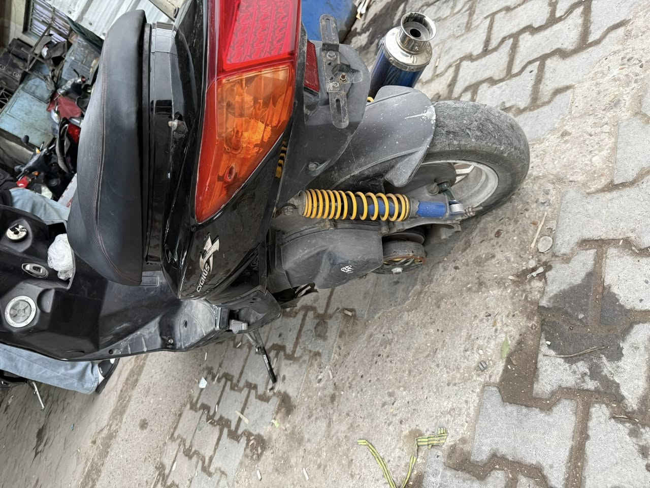 السلام عليكم دراجه سكنس فحل رياضي
الدراجه عليه كت كامل ttmrk 
كلجات wf امامي خلفي مطابق 
وبيها يدات رياضي وملقط رياضي 
وستاند رياضي ونقصها ستاند تعليك 
وسبايدر  مكان الدراجه بغداد الكاظميه 
ساحه عدن وأي استفسار راسلني خاص 
أو اتصل ***********
