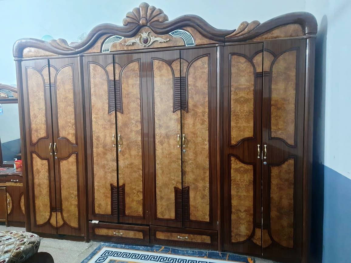 السلام عليكم غرفة نوم ٦ ابواب استخدام قليل الاتصال *********** السعر ٤٠٠ مع المجال
