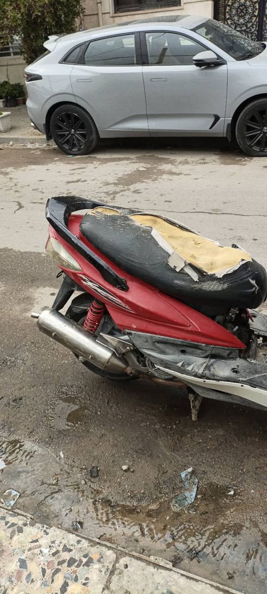 سكنس فحل ابيع كوم حديد مكينة ناعمة بس بيها تبخير ونقص باتري صالنصة ام الوزة كلش قوية بريكاتها دبلاتها جدد نكرة هندر وصافية سعرها 350 للتواصل *********** مكاني الاعظمية لحد يدخل خاص يكول شبيها
