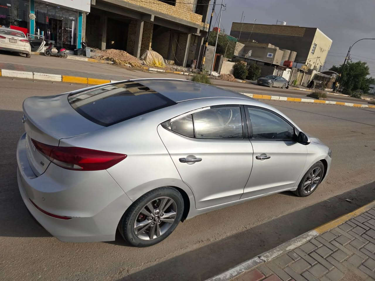 النترا خليجي موديل 17
مكينه 2000  تبريد قطعتين حساسات خلفية 
بيها بنيد مفتوح وشويه بارد بالجاملغ الأمامي عكس السايق فقط والباقي مكفول
بأسمي مداور ثاني يوم 
***********
125 وبيها مجال بيع مستعجل
