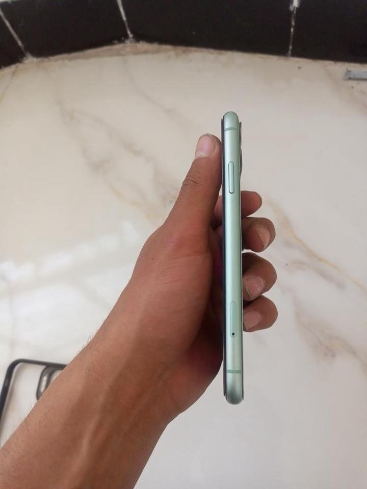 ايفون ١١ عادي مبدل بس بطاريه وضهر محسور وباقي كله شغال دبل باقي كدام عينك قيم وسعر عجبني ابيع وتساب ***********
