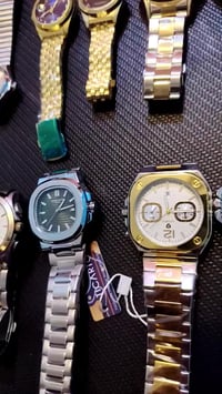 مجموعة ساعات • ساعات متنوعة • كل واحد بسعره