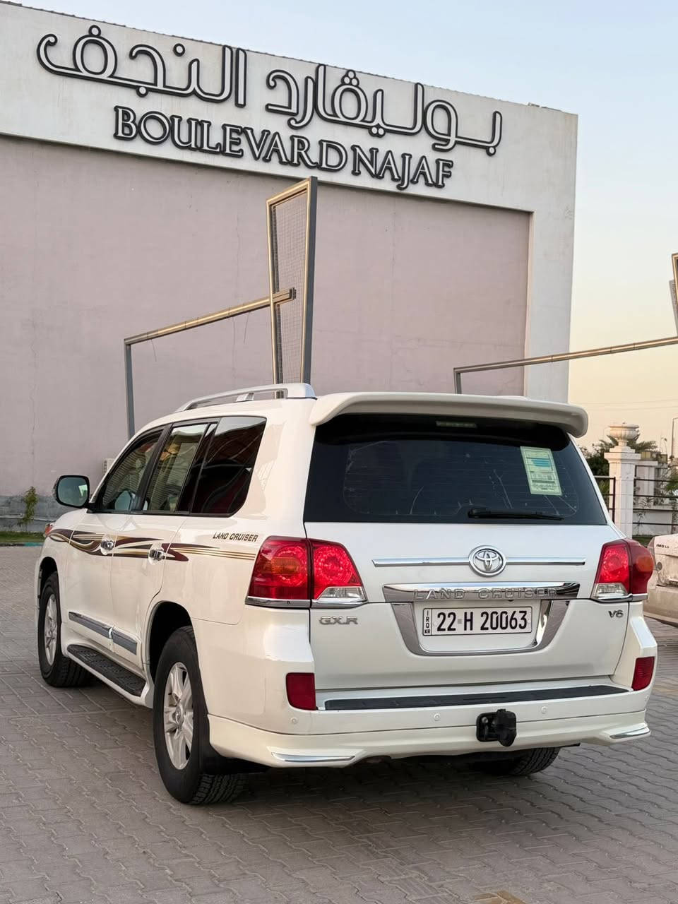 تيوتا لاندكروز GXR للبيع موديل ٢٠١٢
سلام عليكم 
تيوتا لاندكروز GXR للبيع موديل ٢٠١٢
 بدون مراوس 
6 سلندر
مكفوله من ( الضربه والصبغ والتبديل )
 سياره فول مواصفات بصمه فتحه تخم تاير جديد حداديه جديده 
 السياره ارقام جديده رقم اربيل 
 ماشيه ١٨٠
  سياره جديده بالعافيه ع  ياخذه
مكان السياره نجف كلشي كدامكم واضح السونار مرفق غير متواجد ع فيس الاتصال ع رقم فقط مع الصور***********
