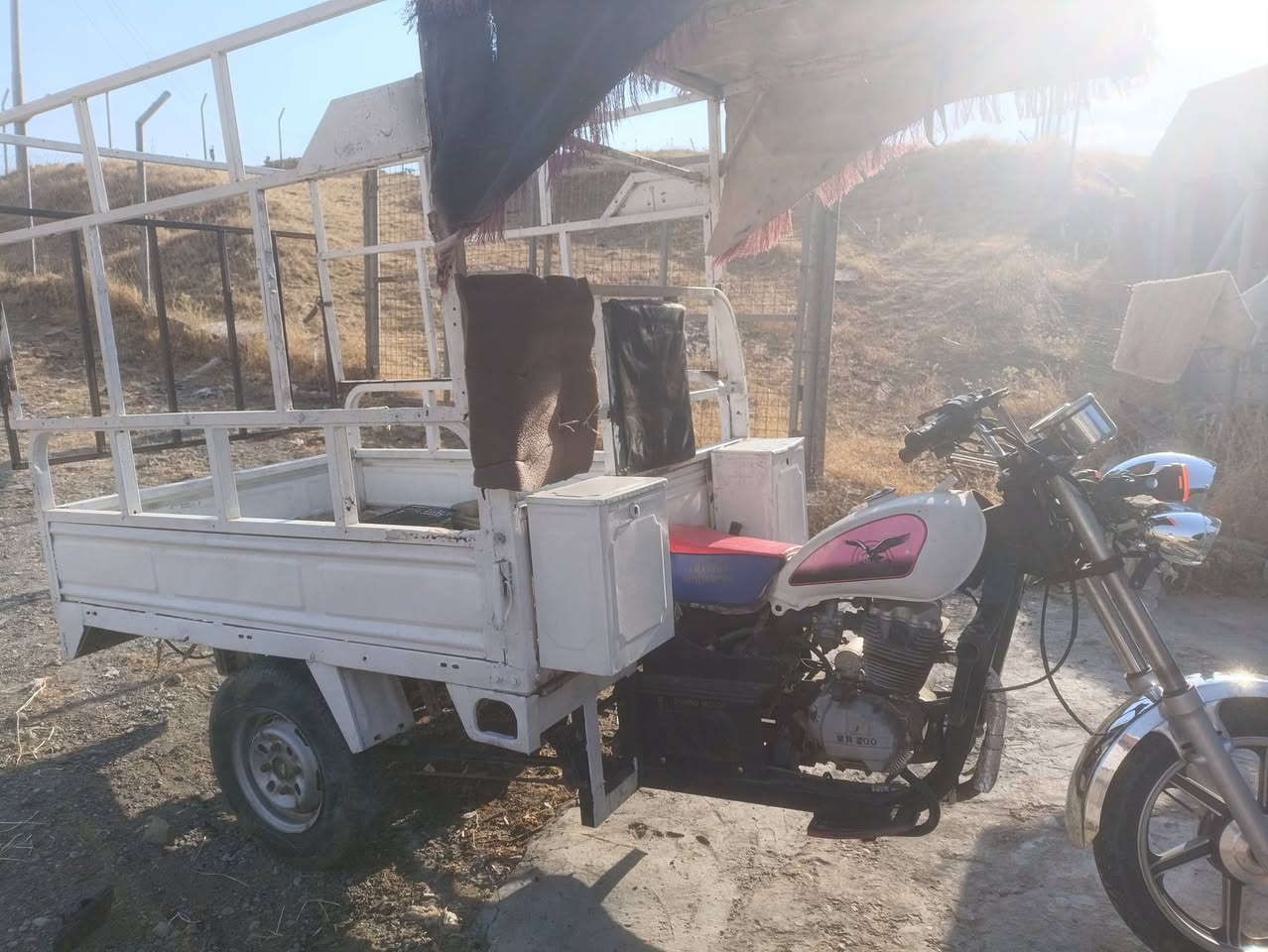 سڵاو هاوڕئیان ئەم ماتۆڕەمان هەیە بۆ فڕۆشتن
بە شەرتی گئڕ و مەکینە جرکەی تیا نیە  کارەبای و 
هەموو گیانی بەشەرتە مەکینە 200 زۆر بە قوەتە 
شووئن قەزای دووکان ***********-------***********
