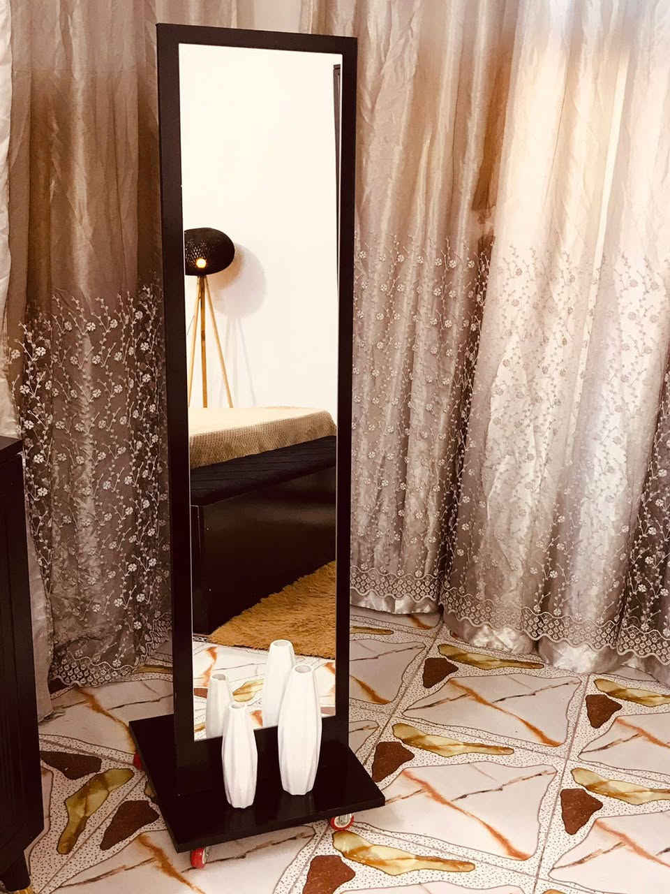 غرفة تركيه زاويه مودرن أبواب للبيع نضافه 💯 
من القند للأثاث جديدة شخط مابيها اصليه تكمه الخشب الثقيل ٩ قطع الكنتور تريده زاويه تريده عدل مستعجلين على البيع لغرض السفر للأستفسار خاص
***********
