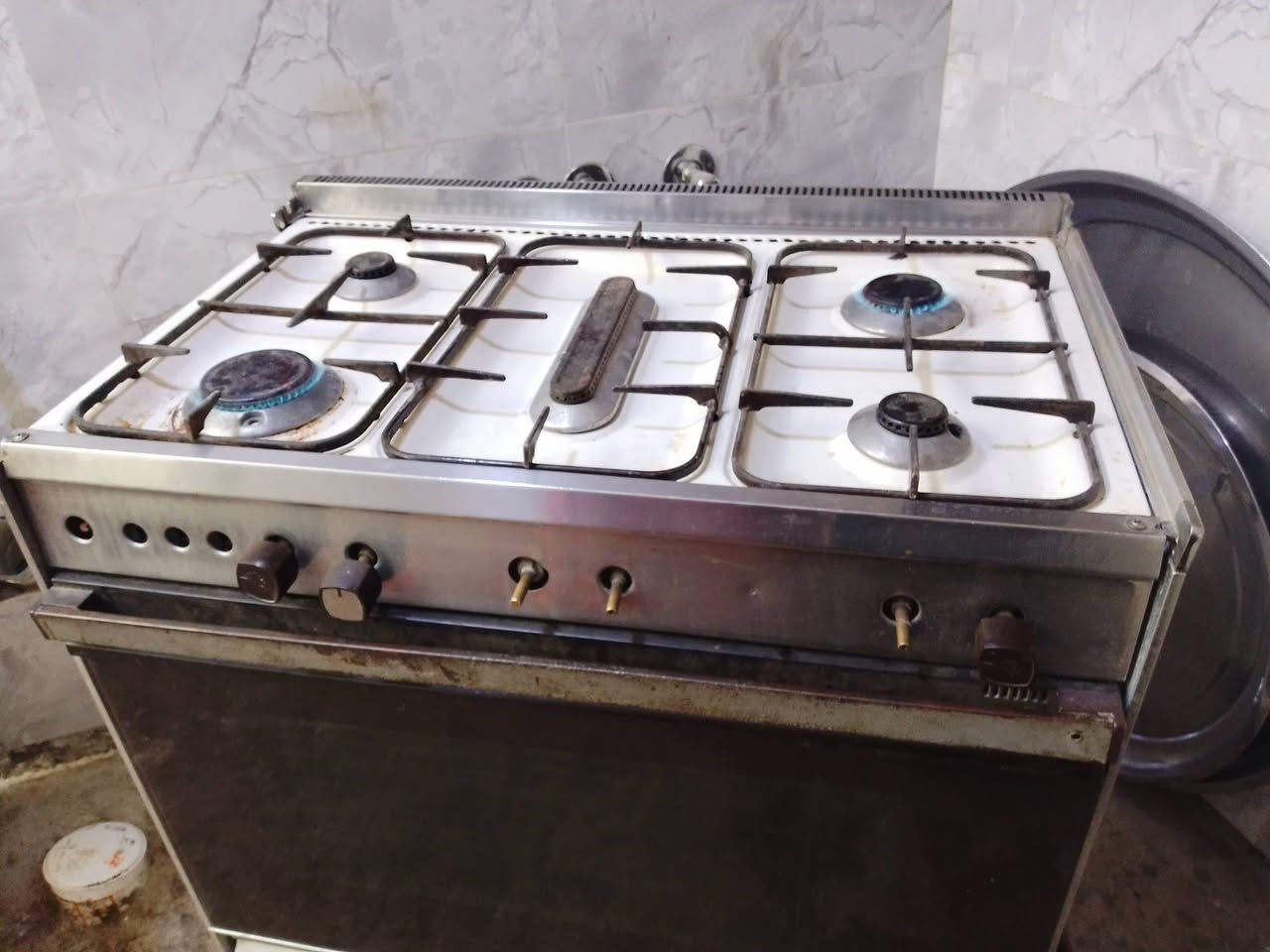 السلام عليكم طباخ لبيع سعر 30 شغال بس فرن مايشتغل


**إذا كنت صاحب هذا الإعلان وتريد حذفه لأي سبب، رجاءا أرسل رسالة إلى الدعم الفني**