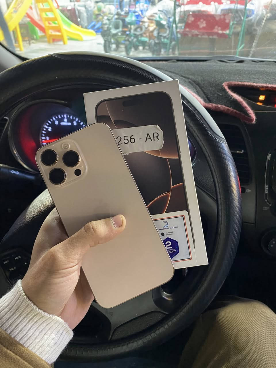 ايفون 16برو ماكس شرق اوسط ذاكره 256بطاريه 94جهاز نضيف الجهاز ما مفتوح نهائياً تجي تفحص إذا مفتوح من عنده برغي فلوس كروتك عليه مكفول كفاله عامه السعر1250عنواني بغداد الدوره ***********واتساب وخط
