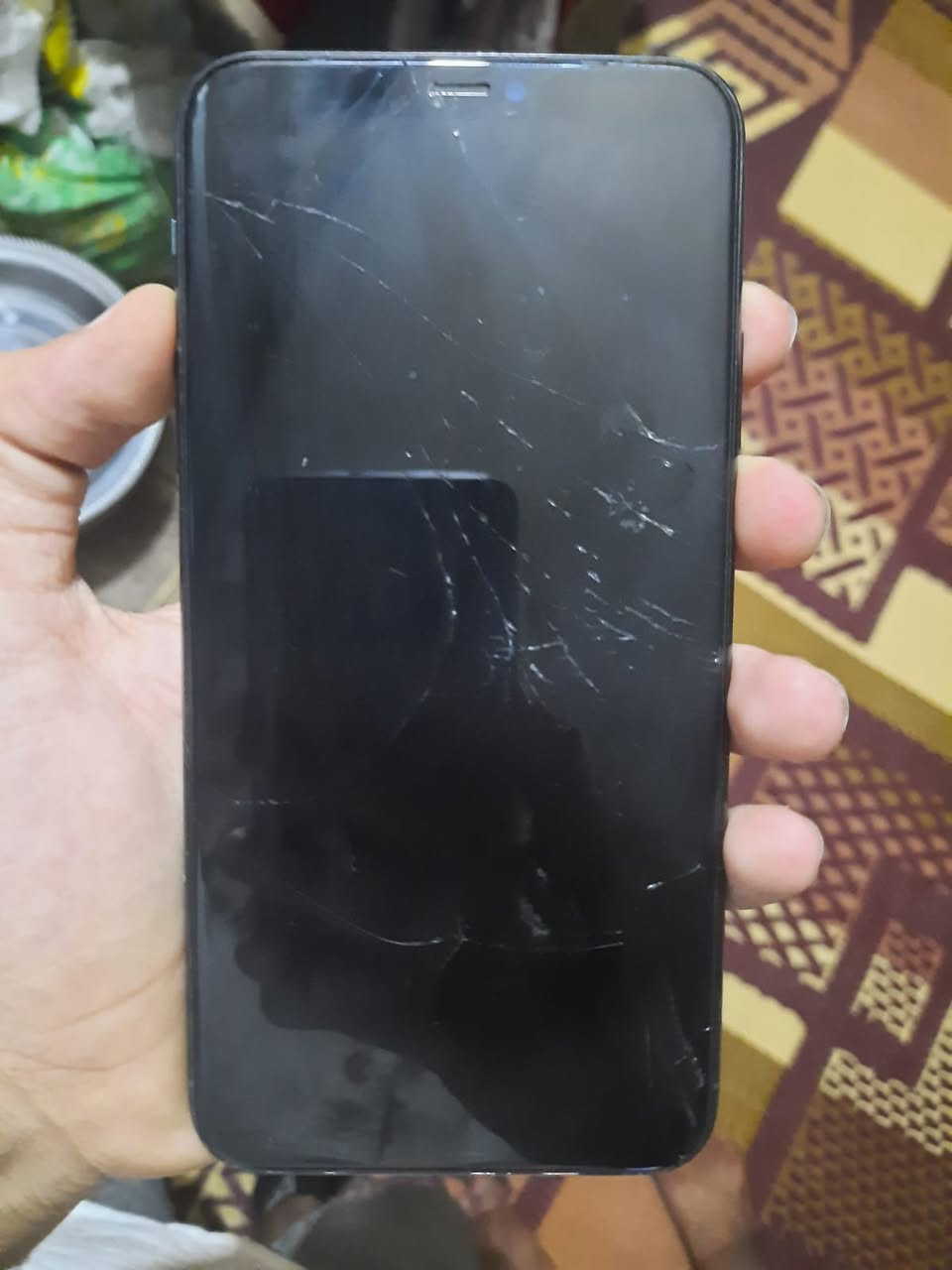 سلام عليكم ايفون 11برو ماكس زيتوني ذاكره 256 بطاريه نسبه 79 شحن انساه بس وكع مني وهاي شاسه ابد ممأثره  بصمه وجه اتصال صوت كامره كله كامل سعره 200 وبي مجال قليل للشراي مكاني بغداد طوبجي شارع مرور رقم *********** مراوس هم عادي
