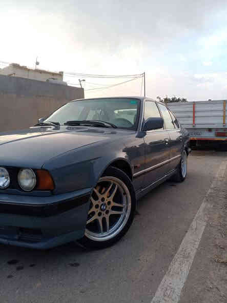 سلام عليكم بي ام 525 موديل 90 رقم بغداد دولي جديد شرط تحويل سنويه باسمي وارد ياباني كير اوتوماتيك بدون ضربه تصفيه فقط تبريد ثلج قطعتين تدفئه اربع جام كهرباء كشنات كهربائي تنته سلايت صدر جديد تخم تاير جديد سياره خير من الله ما ناقصها اي شي 

السعر 58 وبيها مجال رقم *********** العنوان طوز صلاح الدين
