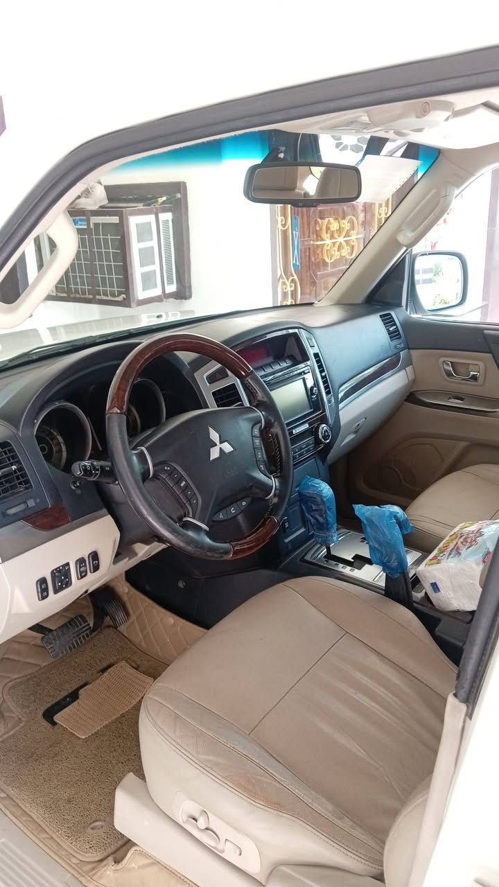سلام عليكم
البيع باجيرو 2020 علامه ذهبيه 
محرك 3800 
ماشيه 46 الف

فول عده الفتحه

كشنات جلد 
كشنات كهرباء
دمام خلفي 
سياره مكفوله
سعر 235 وبيه مجال
*********** وتساب
