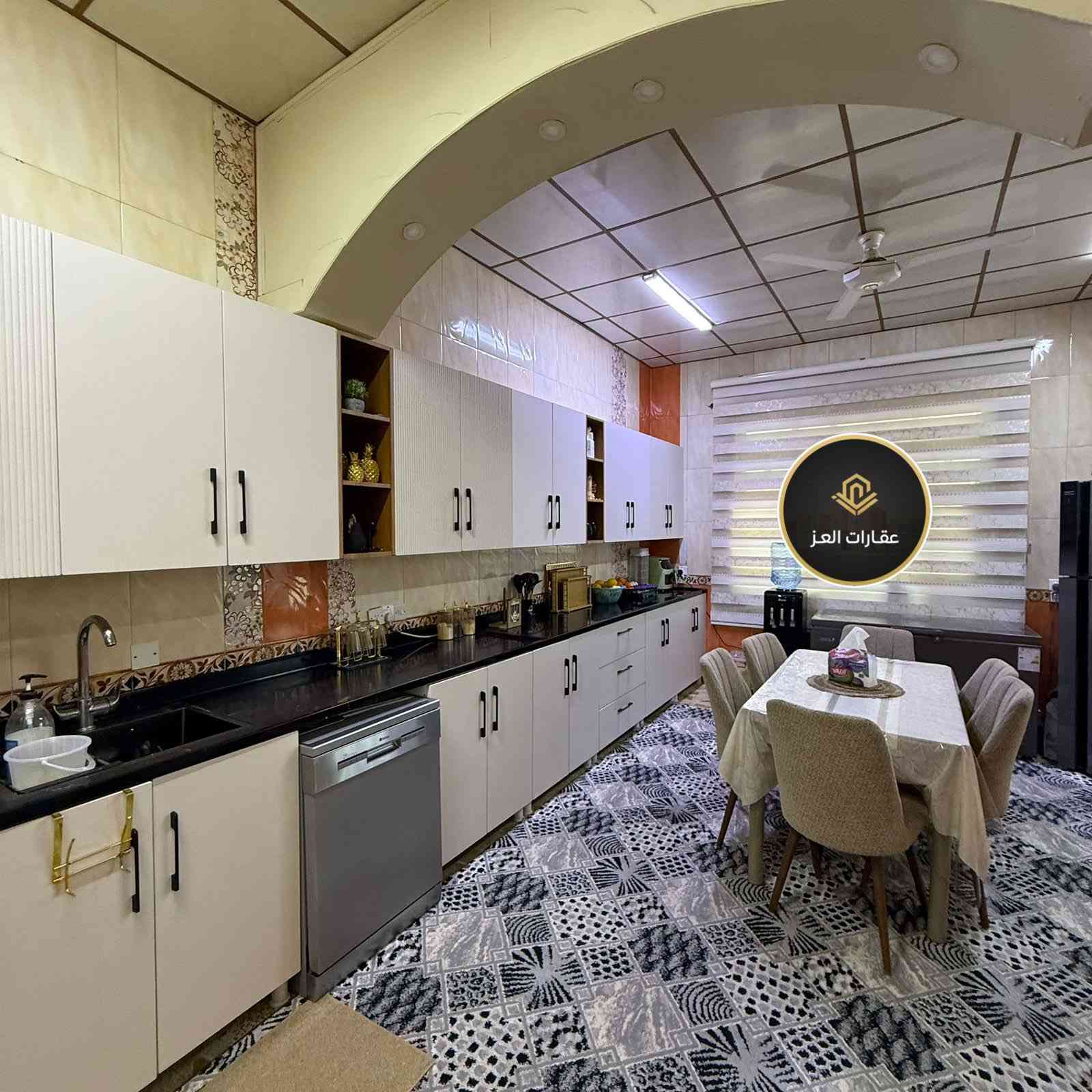 للبيع  دار  في تكريت - حولي الزهور
- المساحة : 200م  طابقين ركن واجهه 20 شارع 20 
 - 3 غرف نوم كبار - صالة - استقبال 
 - مطبخ - 3 صحيات - سطح شتايكر
- السعر 180 مليون والشراي يدلل
للتواصل: *********** -
