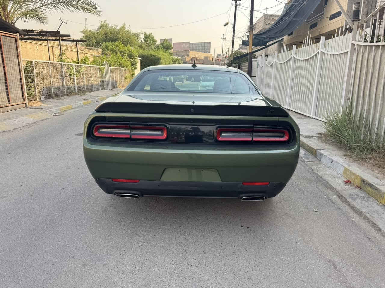 السلام عليكم دوج جالنجر GT
موديل 2023 last call 
ماشية 9000 
مواصفات 
رادارات مراية حساس خلفي 
كشن حار بارد 
داخل جلد وشامواه شفتات ستيرن 
الحادث باب وجاملغ باب مبدل نفس اللون فقط جاملغ خلفي صور الحادث مرفوقة بالمنشور بيع او مراوس حسب القناعة بدون رقم السيارة
المكان الكرادة رقم التلفون ***********
