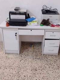 ميز مكتبي • ابيض