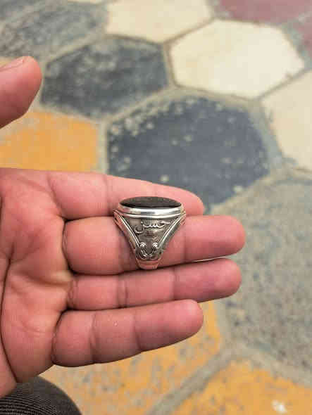 محابس للبيع اصليه صياغات حلوه
السعر ١٠٠ قفل
واذا مفرد ٤٠ الواحد
مكاني واسط 
***********
لايوجد توصيل
