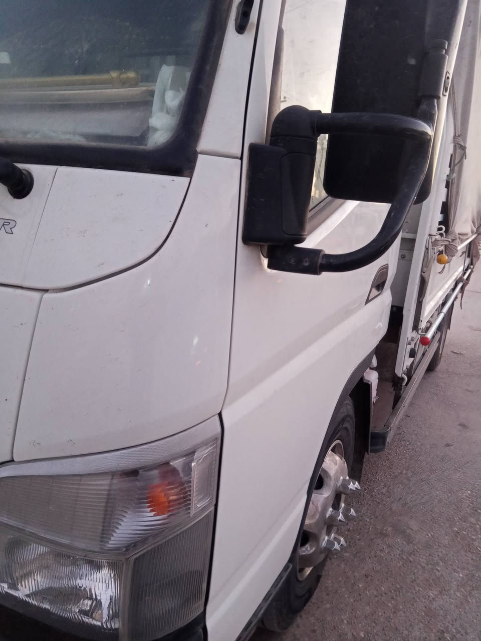 سلام عليكم سياره كنتر لبيع موديل 2025 ماشي 45 الف كفاله بسمي جاهزه سياره واحد على واحد رقم بغداد مكان الناصريه تحويل ثاني يوم 
الاتصال على هذه رقم  ***********
