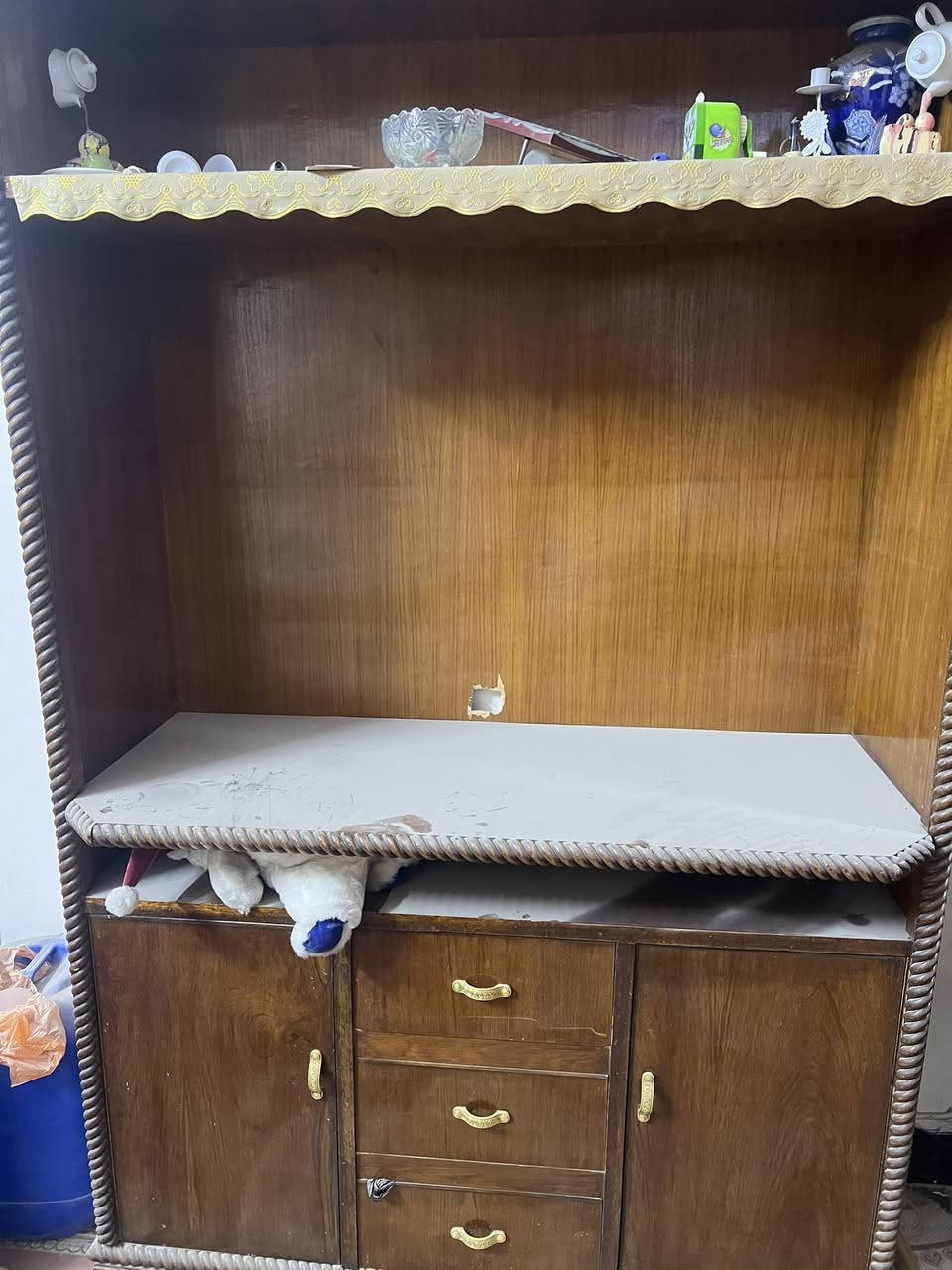 كنتور مع بوفيه بلازمه 300الف ماكن شعب***********
