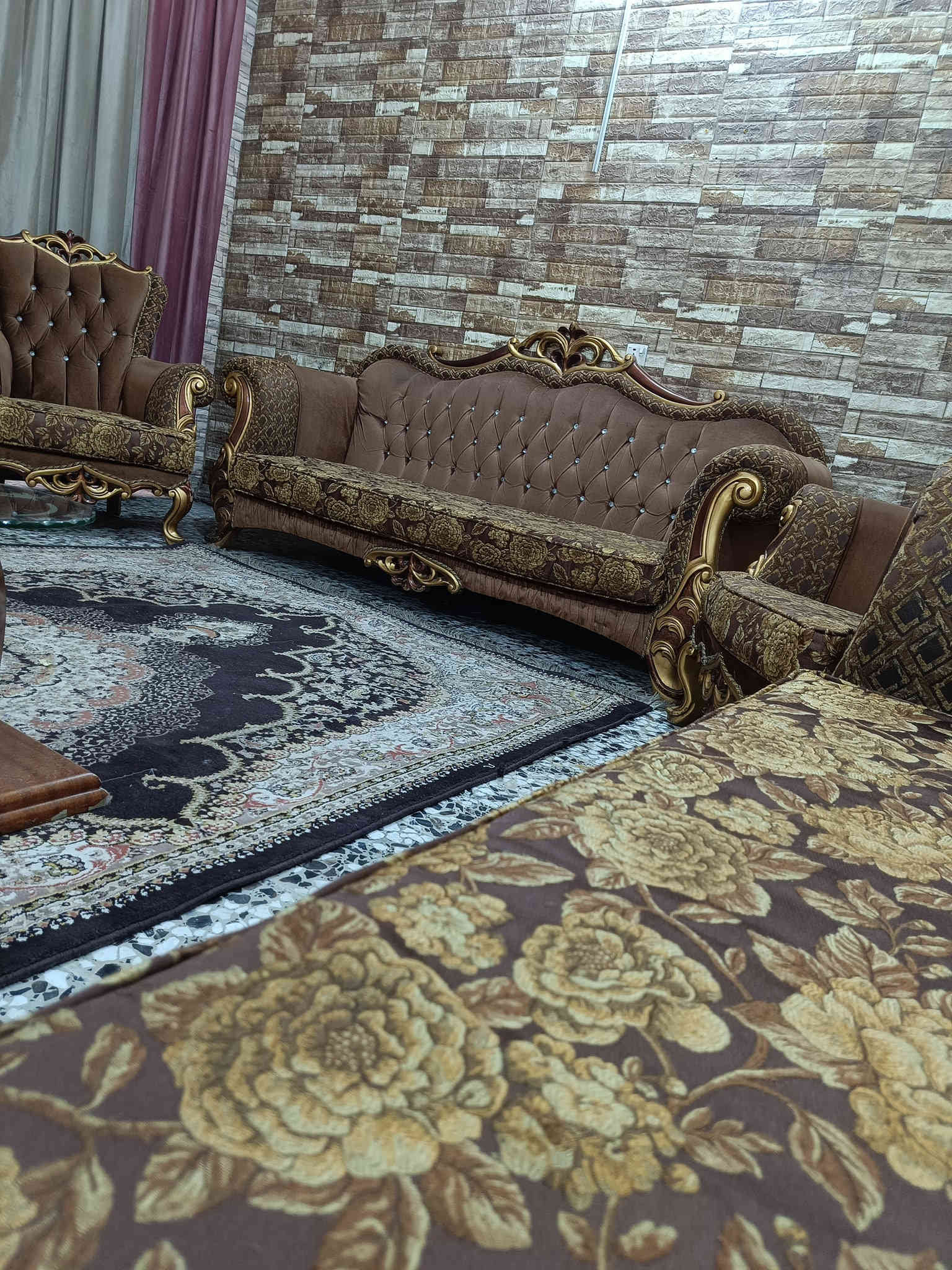 تخم تركي ملكي 10مقاعد خشب زان السعر ٦٠٠ المكان كوفه ***********
