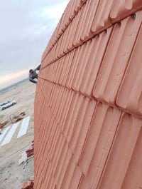 تجهيز وعمل كافة أنواع القرميد  ألايطالي والاسباني الفخار والمعدني بأيا...