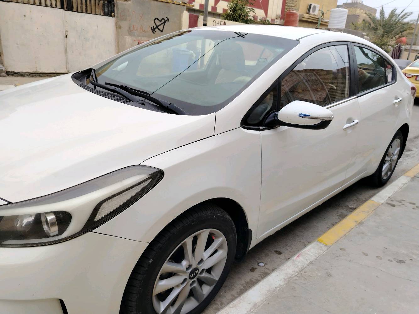 سيراتو خليجي ٢٠١٨
رقم سلمانية، تجديد وهزة قبل ٣ أشهر سنوية لغاية ٢٠٣٠
محرك ١٦٠٠ 
ماشية ١٤٣،٠٠٠ كيلو متر 
كير محرك بصمة 
حدادية جديدة 
تبريد شغال
شاشة
 وكاميرا 
ويل كب
تخم تاير جديد 
دوشمة داخلية كاملة 
حساسات خلفية 
اشاير بالمري
ثلاث وضيعات قيادة 
كار بلي 
وباقي مواصفات الخليجي المعروفة 

السيارة بيها اماكن صبغ بسيطة تنحسب ٣ قطع 
مكان السيارة واسط 
السعر 132 ورقة وبيها مجال 
للأستفسار / ***********