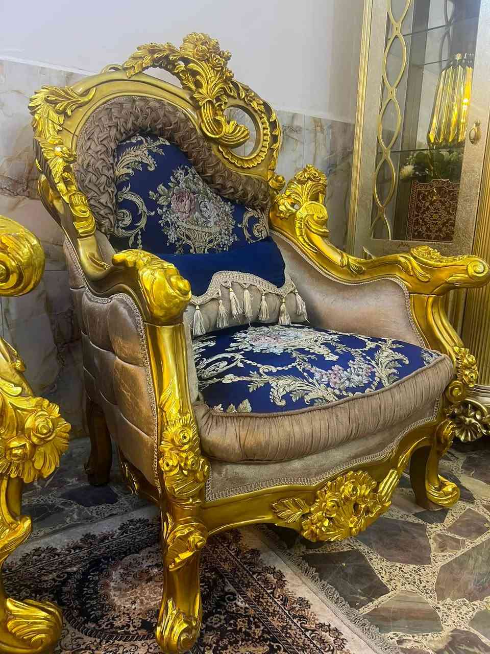 تخم مصري ملكي خشب زان طلاء ورق الذهب اخو الجديد عشر مقاعد مع سيت طبلات مرمر السعر مليون و٦٥٠ مكانه المنصور ***********
