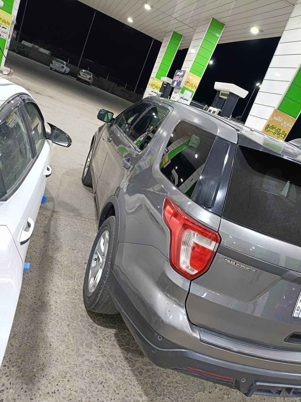 السلام عليكم فورد اكسبلور موديل 2019 رقم بغداد انكليزي هزة جديده سنويه جديده ورقم جديد باسمي شخصيآ تحويل مباشر محرك 6 سلندر 3700  كير تعليك شاشا كبيرة كامرة خلفيه دواره 
لايت زنون عالي ناصي السيارة بوليسي بيهه قطعتين ونص صور الحادث بالمنشور 
محرك كير تبريد خير من الله صدرهه زين للبيع او مراوس نزل حسب القناعه وهذا رقمي للاستفسار *********** مكاني بغداد
