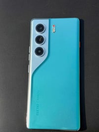 جهاز كامون ٤٠ برو 5G جهاز كلش نضيف مثل ما موضح بالصورة الملحقات مالته ...