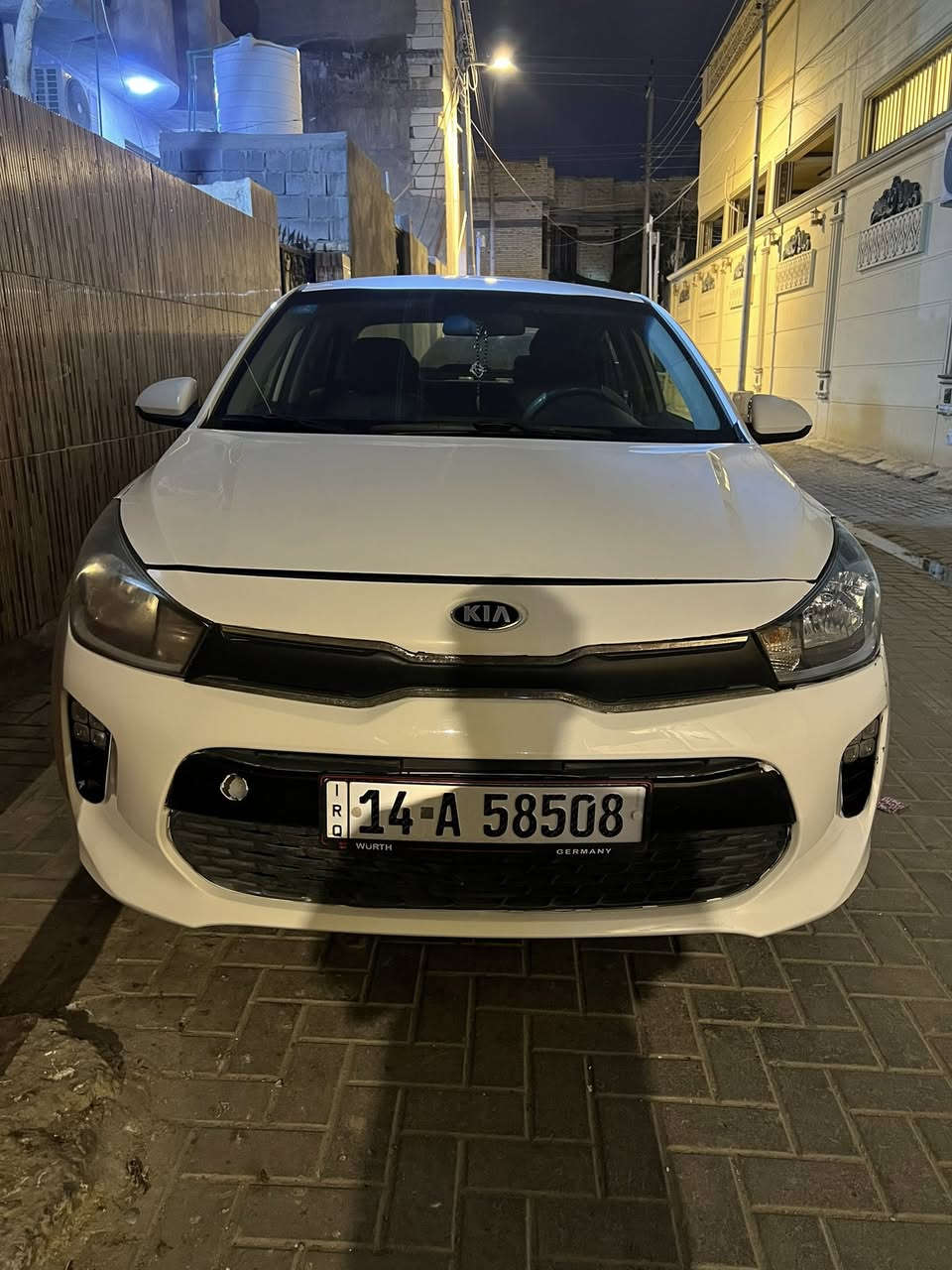 للبيع — Kia Rio 2019
السلام عليكم
سيارة للبيع: ***********

كيا ريو 2019 S
الموقع: البصرة
الممشى: 99 ألف ميل

المحرك: نظيف جداً 1.6
الكير: أوتوماتيك (6 سرعات)
التبريد: ممتاز
التدفئة: شغالة

الحالة:
السيارة ما بيها نقص
استخدام يومي مرتب
جاهزة للاستخدام
قطعه صبغ 1 بنيد ولباقي كفاله

البنزين: محسن
الرقم: بصرة حرة كاملة + باسمي

السعر:115 وبيها مجال
