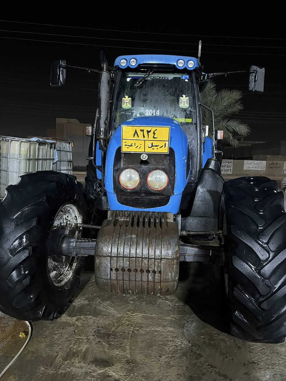 سلام عليكم لاندين للبيع حجم 140  رقم أربيل مكينه كير اكسن شرط وراه فدان وخرماشه وديجر المكان البصره سفوان وياه تاير لوره جديد مكينه حلوه ونضيفه جاهزه للعمل رقم الهاتف ***********
