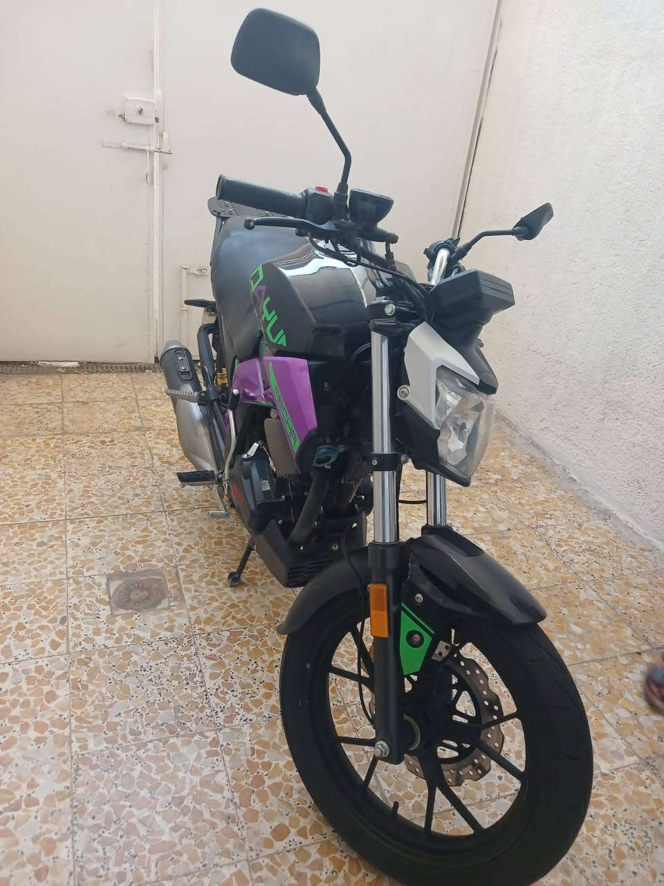 سلام عليكم شباب دراجه دايون ميكا موديل 23رقم وسنويه مداور شوكت مايعجبك دراجه جديده محرك حجم 200وهواي تفاصيل بيها صراحه ماعرفه بيه بعد بس مواصفات بيها هواي سعر مليونين و٦٠٠ سبب البيع عندي بناء مكاني كربلاء حي لمعلمين ***********
