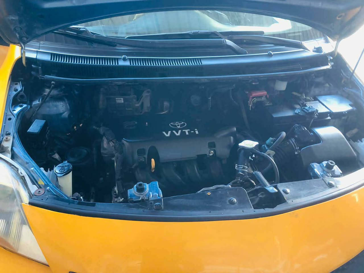 السلام عليكم يارس موديل 2009 وارد كندي سنويه ل 31 هزه جديده دفتر بانزين تايرات جدد 
قفل مركزي محرك وكير بل شرط سياره بلاد بيه طخه خفيفه بل جنطه تبريد ثلج🥶 تدفئه اخي السياره فول مفوله السعر 83 بيه مجال شراي خابرني ودلل *********** كركوك, العراق
