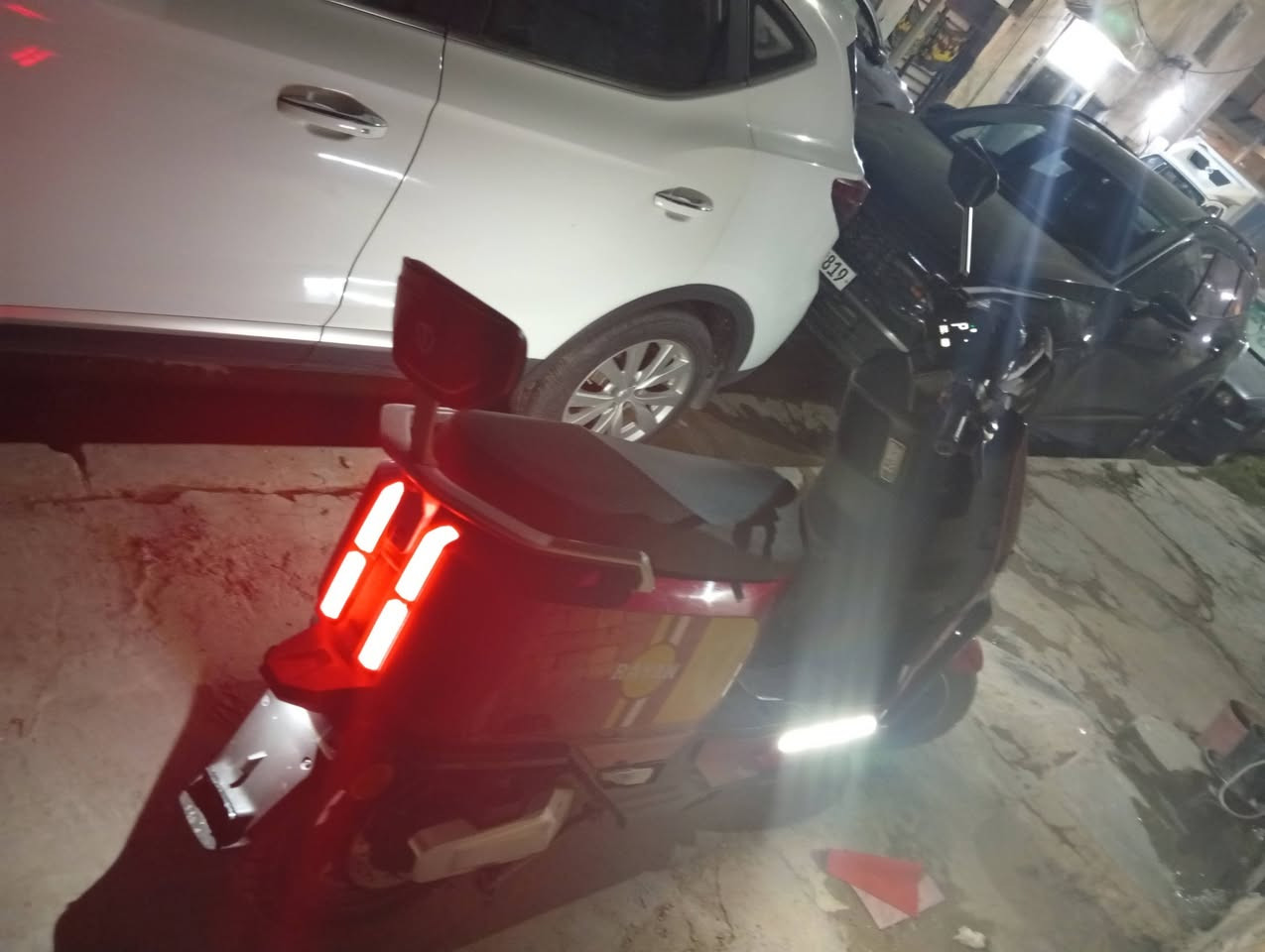 السلام عليكم للبيع دراجه شحن نوع ريان وحش الكون الباب اول من احدث الدراجات وشركه معروفه ريان تالج فول مواصفات مابيه اي عطل فقط اليدات مال البريك ووحده منهن مكسوره ما ماثره  بريكات دسكات مكفول السعر 950 وبيه مجال أو مراوس بريان ام عيون واخد فرق أو اي دراجه المهم نضيفه المكان بغداد كراده داخل قرب بانزين خانه ابو اقلام الرقم ***********
