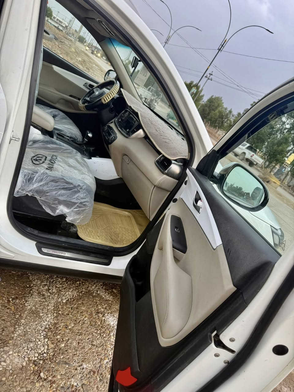 السلام عليكم
كيا سورنتو ٢٠٢٠ خليجي ٦سلندر
بصمة
جلد لونين
حساس خلفي أمامي
ويل ١٩
لايت زينون
كرسي كهربائي
بردات خلفية
جنطة ذكية كهرباء
يدات نيكل
مري شفط ترحيب
السياره متجاية 
رقم بغداد جانت مسلفه وحاليا مسدده وكامله ومداور ثاني يوم 
السعر $١٦٠ 
العنوان
ذي قار 
للاستفسار
***********
