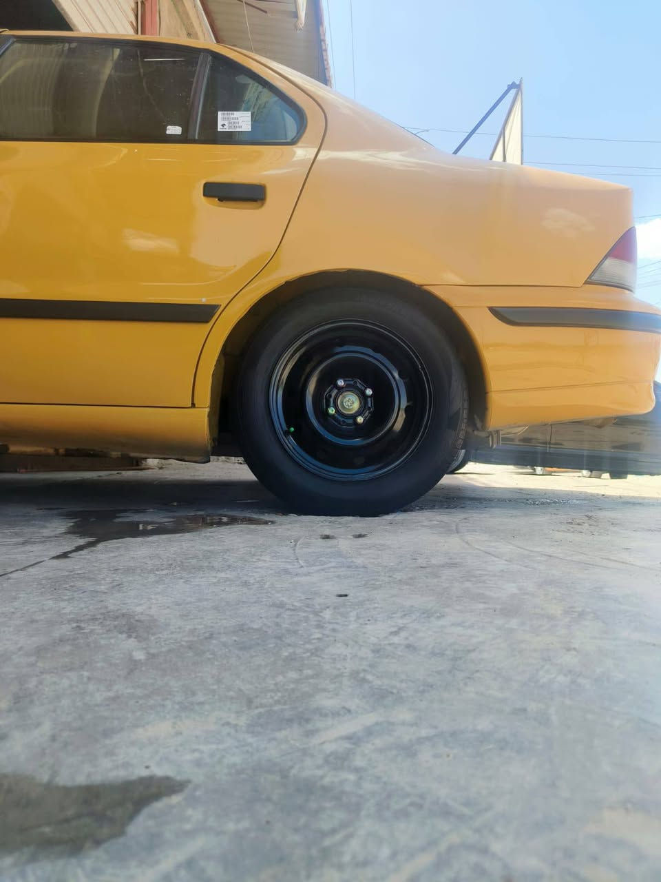 سمند موديل 11بيها جاملغ خلفي صبغ بدون ضربه أو دواخل ودوس فقط السياره كامله تبريد منضومه جديده ثلج 🥶 باتري وداينمو وتخم تاير جدد كامله بوجهك للشارع صفاحها موس رايدها 37وبيها مجال بصيط مكاني بغداد سبع البور ***********
