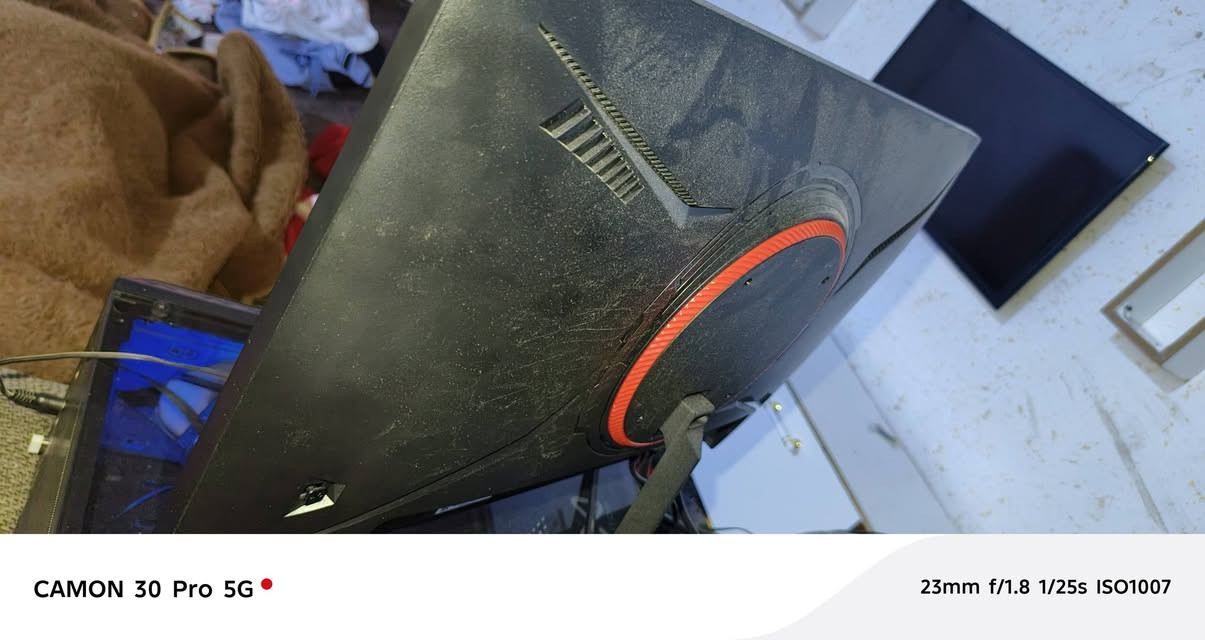 شاشة ألعاب راپتور 24 بوصة Raptor 24-inch Gaming Monitor

 سلام عليكم شاشة لبيع شرط فحص سعر 125الف 
D (1920×1080) — دقة عالية كاملة للصورة الواضحة في الألعاب والفيديو نوع اللوحة: IPS سريعة — ألوان جيدة وزوايا رؤية واسعة معدل التحديث: 180 هرتز — حركة سلسة وسريعة في الألعاب التنافسية دعم HDR400: لتحسين نطاق الألوان والسطوع في المحتوى المتوافق تقنيات التزامن: AMD FreeSync Premium NVIDIA G-Sync Compatible كلاهما يقللان “تمزق الصورة” وتأخير الإطارات أثناء اللعب تقنيات راحة العين: Flicker-Free خالية من الوميض فلتر الضوء الأزرق لحماية العين أثناء جلسات طويلة المداخل: HDMI 2.1 DisplayPort 1.4 مقبس سماعة أذن الضمان: سنتان (سنة استبدال + سنة إصلاح) الاستخدام المثالي هذه الشاشة مناسبة لـ: الألعاب التنافسية (FPS، MOBA) بفضل معدل التحديث العالي. استخدامات يومية و مشاهدات الفيديو بدقة Full HD. أنظمة الألعاب والكمبيوتر المكتبي عبر دعم FreeSync و G-Sync


**إذا كنت صاحب هذا الإعلان وتريد حذفه لأي سبب، رجاءا أرسل رسالة إلى الدعم الفني**