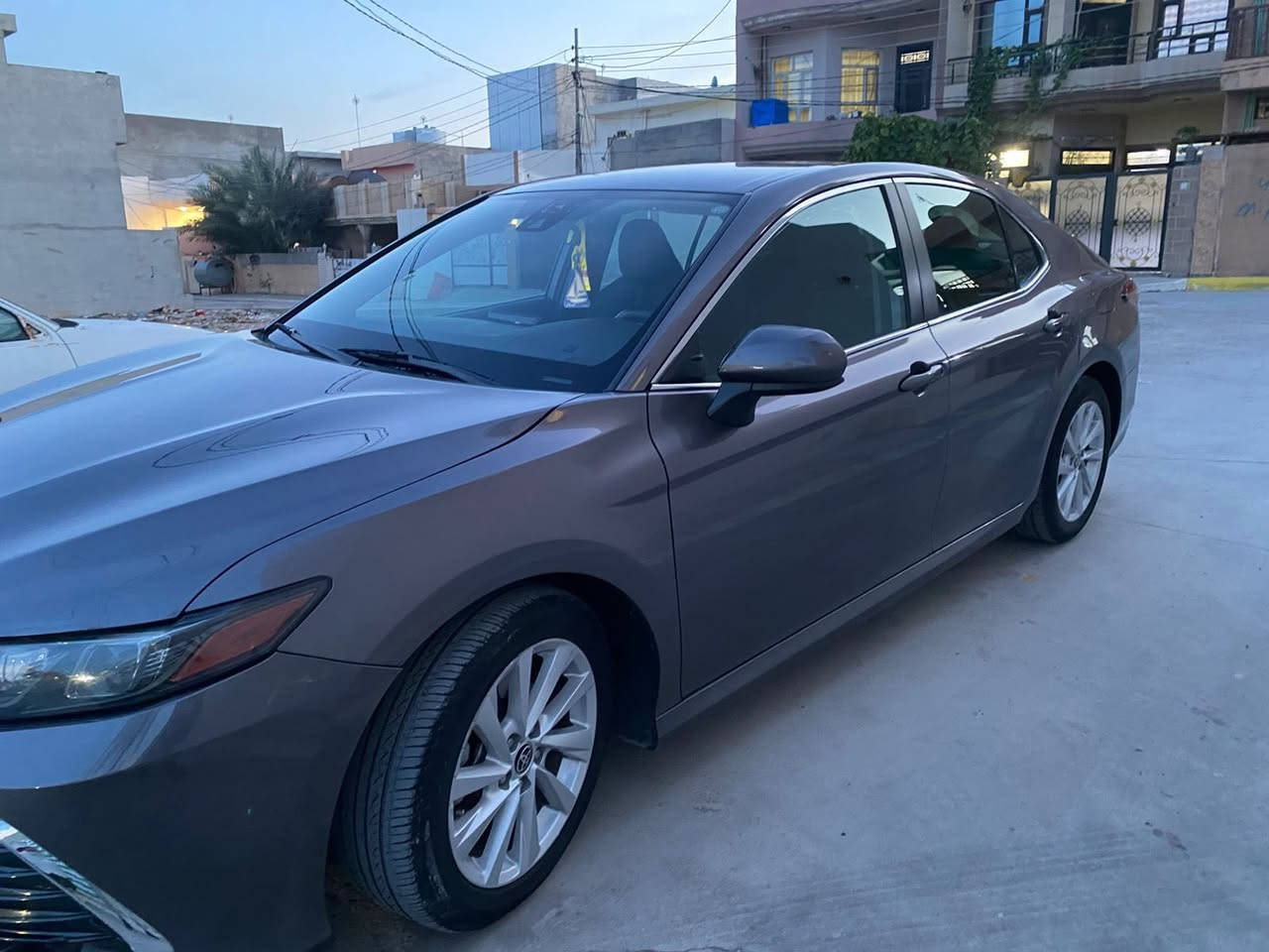 سلام عليكم 
للبيع تيوتا كامري 2021 Le
سياره ضرره جامرلغ مصبوغ و باب مبدل بلاد و سوناره مرفق بالمنشور سياره جاهزه و كامله مابيه اي نقص حجر بيئه و رادار كله بشرط وكاله كير و مكينه مكفوله من الفتح و التبديل بأسمي تريد تحويل او وكاله حاضر ماشيه 59 الف ميل 
مكان السياره ديالى خانقين او بغداد السيديه
***********
