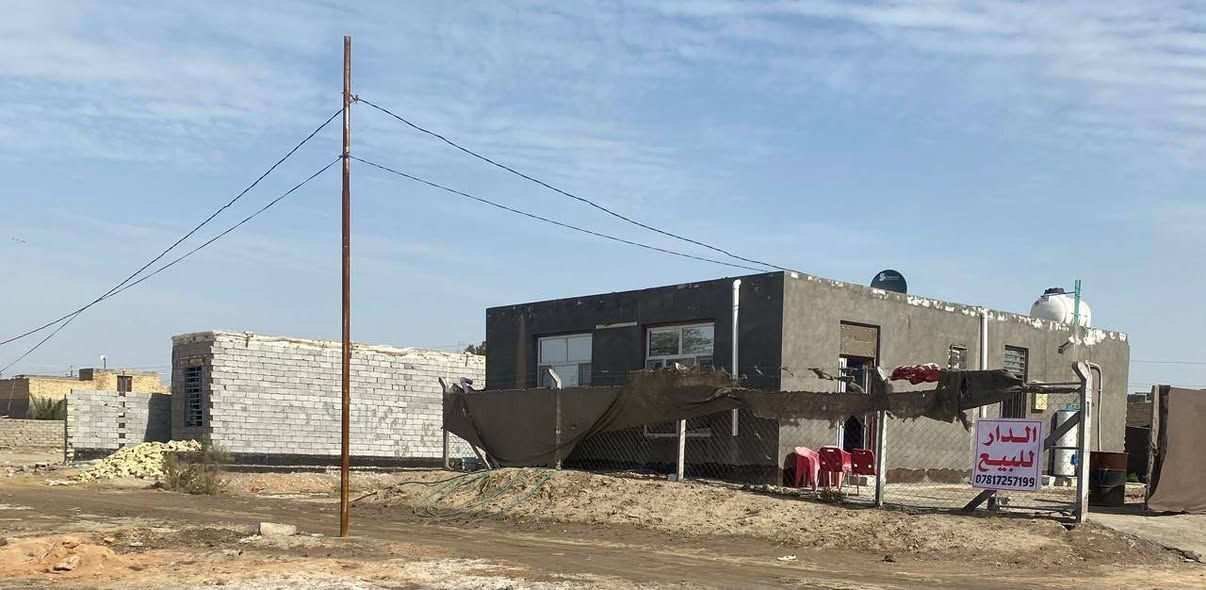 دار للبيع مساحة الأرض ٣٠٠م يتكون البناء من استقبال وصالة ومطبخ وغرفة نوم وصحيات بناء طابوك درجة أولى  الشافعية  منطقة الجحيفية قرب  المستوصف الصحي تفاصيل الدار داخل الفيديو  
للأستفسار عن السعر  الأتصال على رقم الهاتف ***********
