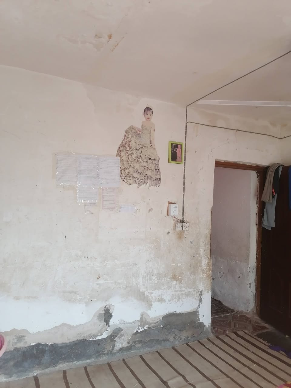 سلام عليكم بيت البيع مساحه ١٣٠ بسمي العنوان الديوانيه حي صدر ثالث شارع ٣٠ قرب مدرسه المسره هاذه رقمي ***********
