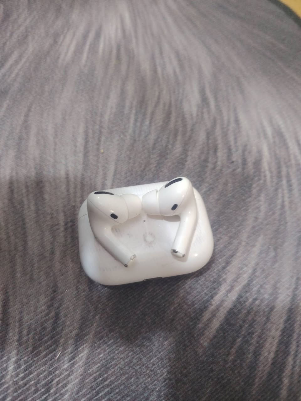 ايربود برو 2 الجيل الثالث AirPods Pro 2 استعمال بسيط المكان نجف للاستفسار***********
