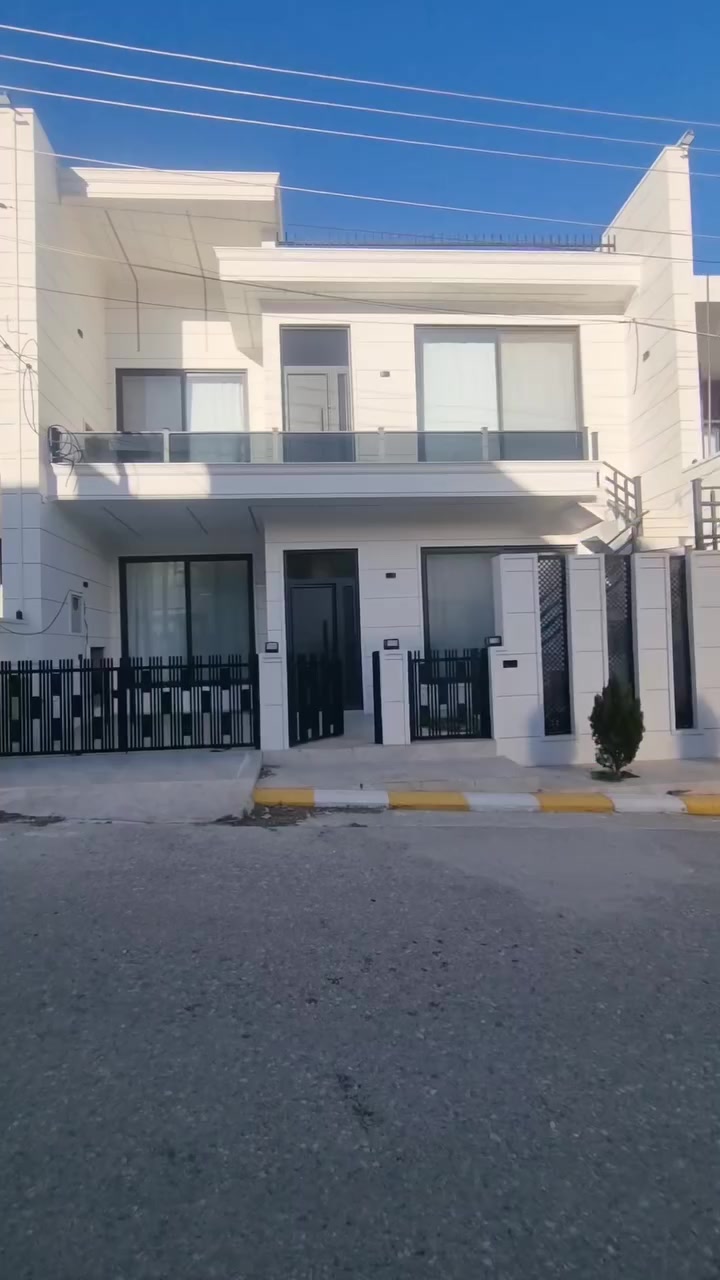 لە گەڕەکی زانکۆ ڕوبەری ٢٠٠مەتر و ڕوی قیبلە کۆڵانێکی زۆر هێمنو بێ دەنگ ٢ نهۆم بۆ ٢ماڵی جیا سەرەوە هەمان دیزاین و نەخشەی خوارەوەیە 
زانیاری زیاتر کۆممێنت بکە ڕاستەوخۆ پێتان دەگات 
***********

#سلێمانی_دووکان_قەرەداخ_ڕانیە_قەڵادێ_دەربەندیخان_سەیدسادق_چوارتا_چەمچەماڵ_کەلار_کفری_ماوەت_شارباژێڕ #سلێمانیە #سلێمانی #slemani
