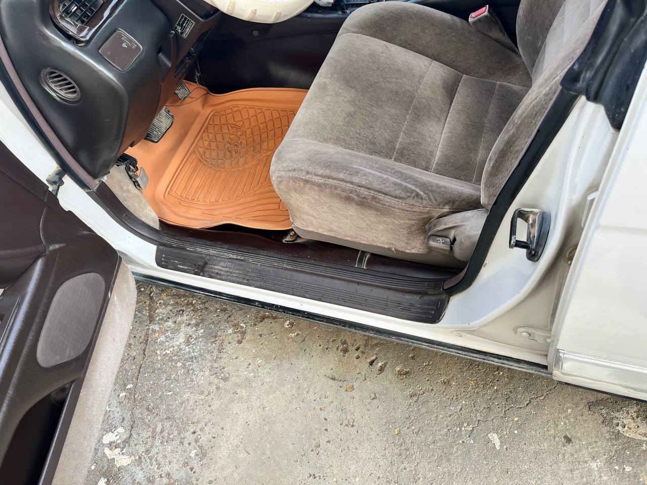 سلام عليكم  بطه متصل لون ابيض لولوي موديل ١٩٩٣ مكفول كفاله عامه ماعده الجراد مكينه كير حداديه داخل دشبول كهربائيات كله شغاله تجي وشوف بعينك  رقمه نجف الاستفسار خاص او على هذه الرقـم) *********** السعر ٦٠ وبيه مجال قليل حك الجيه(المكان الشطره عشـائر ال جهل)
