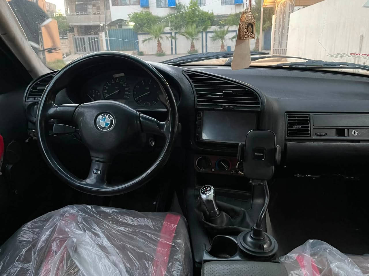 السلام عليكم بي ام بزون للبيع او مراوس مكينة وكير شرط 4 سلندر اصلي 318
فول عادي طخم خلفي وأمامي نضيف لايتات زنون صالنصا رياضي 

السعر ٣٣ وبيها مجال  للاستفسار اتصل
***********  سنوية جديد شرط التحويل
