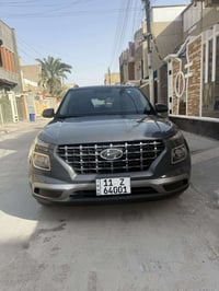 …. هونداي فينو موديل ( 2024)   لون : سمنتي   ماشية 25 الاف   مكينة ١٦٠...