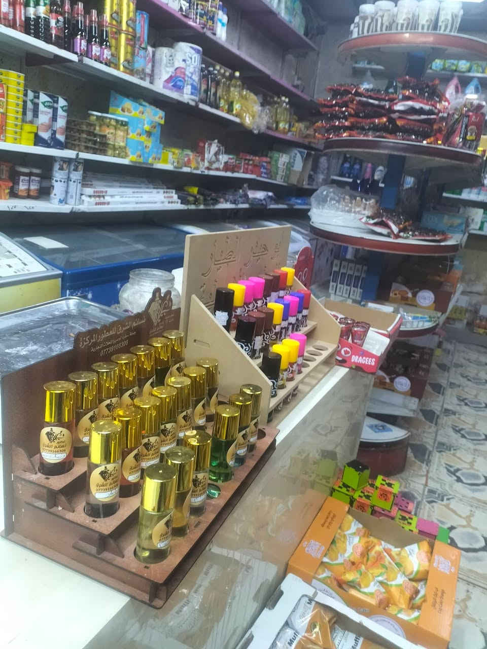 السلام عليكم
اسواق مواد غذائية للبيع 
الموقع كربلاء حي الاطباء شارع الاطباء مجاور افران صمون بغداد .
المحتويات :ـ 
- تحتوي على ٩ عوارض + اربع عوارض شركات .
- ثلاث مجمدات بطحية + اثنين مجمدات شركات .
- سفينة وسط المحل عرض ٩٠ سم طول ٣ متر تقريباً .
- ثلاث عوارض أچباس + عارضة شركة .
- رفوف عدد اربعة ( 7 متر طول * 40 سم عرض ) +  ( 4 متر طول * 40 سم عرض ) .
ـ منظومة انترنت كاملة . 
- كاميرات متطورة يمكن مشاهدتها عن بعد ( عالموبايل) . 
- جهاز رصيد ياخذ من دولار الى اكثر من ١٠٠ مليون يدعم اكثر شركات الاتصال اسيا اثير كورك امنية شدات ببجي  .
-ميزانية الكهرباء مصفر + الماء مصفر .
- سبلت ٢ طن شغال . 
سبب البيع الانشغال بالدوام .
السعر 16 مليون . 
للإستفسار الاتصال على الارقام 
- ***********
- ***********
- ***********
