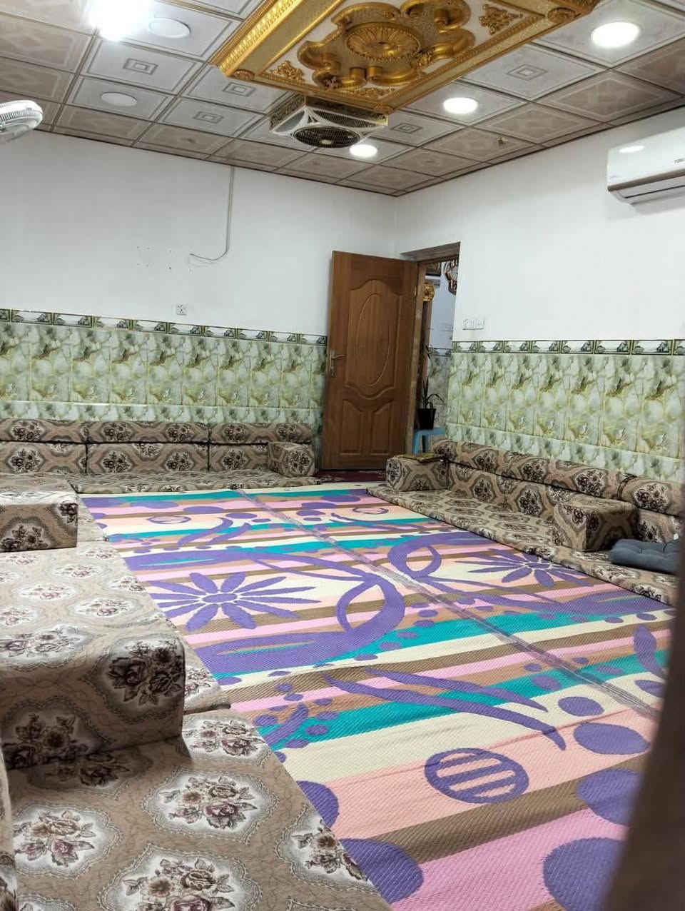 📢 بيت للبيع بحي الانصار طابقين على ساحه 

📐 المساحه 200 متر  طابقين يحتوي على 4 غرف نوم سويت واستقبال ومطبخ وحمامات داخليه وخارجيه 

📍 العنوان النجف حي الانصار خلف حي السواق مقابيل ساحه 

💵 سعر 159 مليون وبي مجال 

☎️ للاستفسار مراسله الخاص او على الرقم الاتي 

*********** متواجدين على الواتساب فقط

