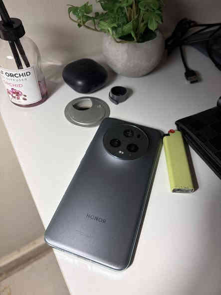 هونر ماجيك 5 برو 

جهاز كامل الملحقات نضافة نفس ما موضح في الصور 

ذاكرة 512 

يشغل كل الألعاب على اعلى اعدادات 

السعر 550

للتواصل واتساب : ***********
